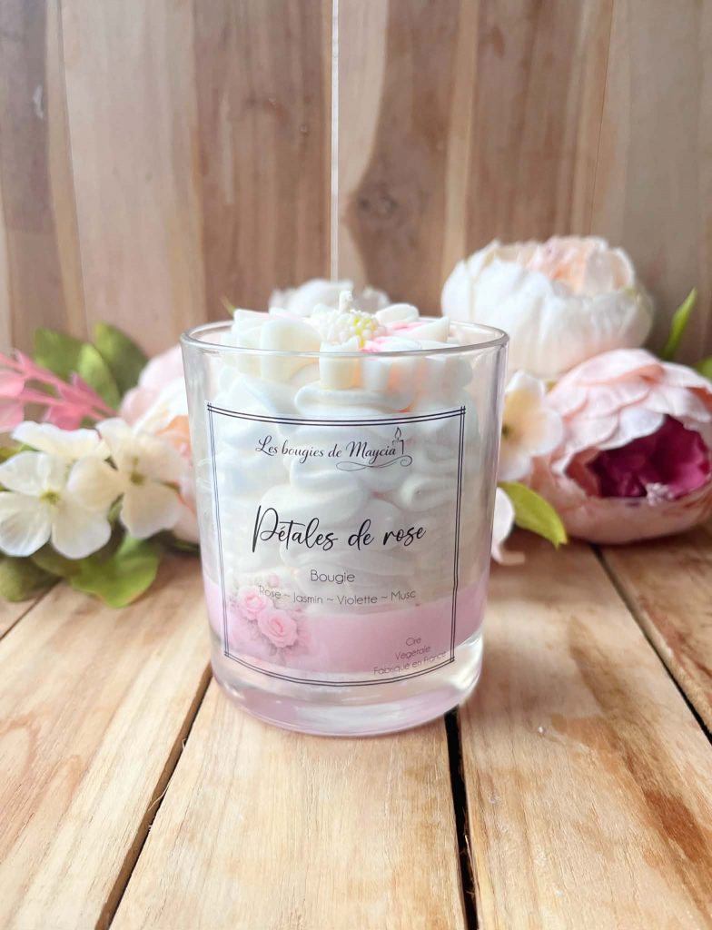 Bougie Fouettée Artisanale Parfumée aux Pétales de Rose